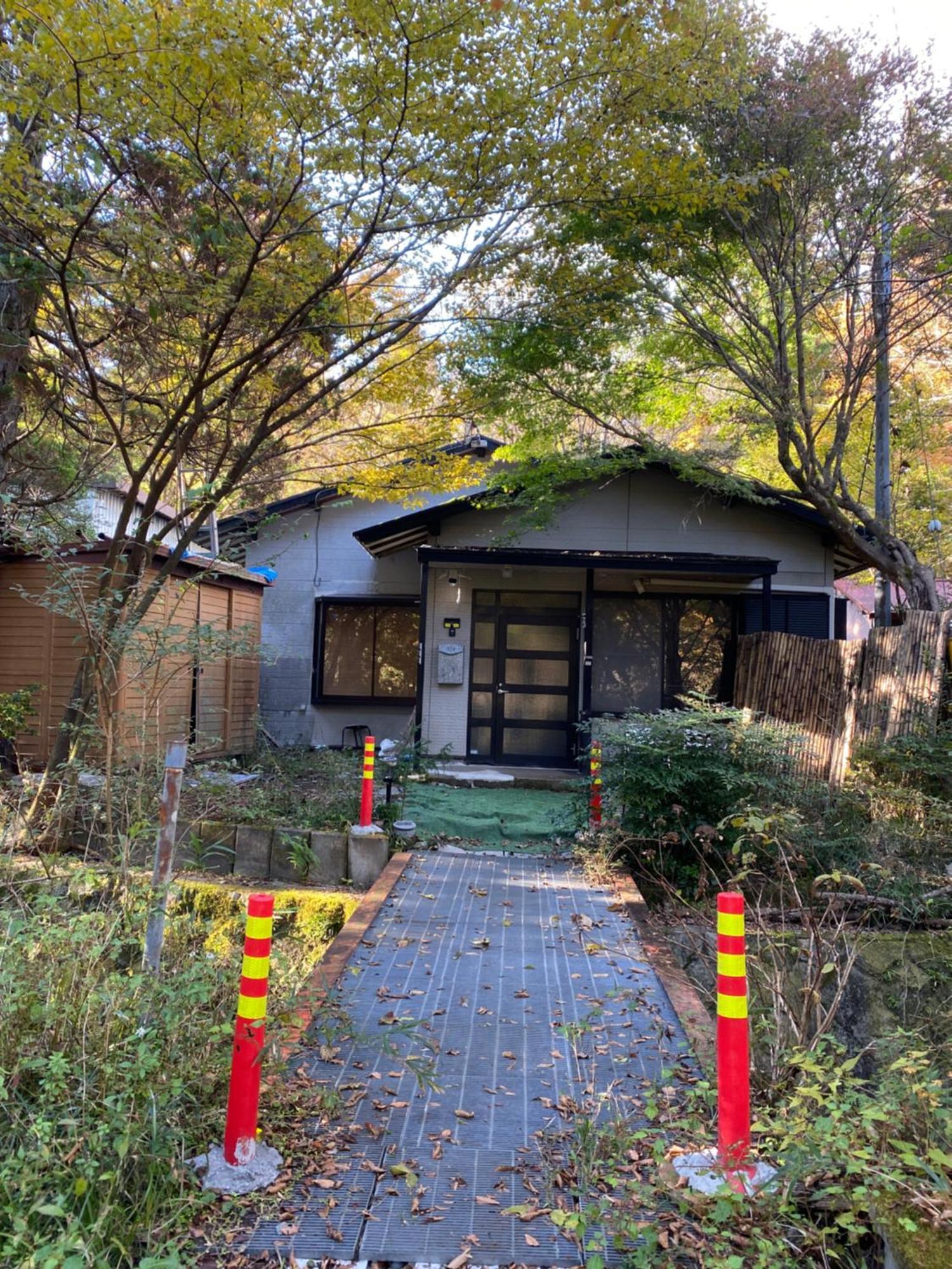 Apartment 竹の隠れ家：自然豊かな遊歩道ある完全貸切一軒家、静寂と利便性が交わる場所、芦ノ湖まで車で10分-
